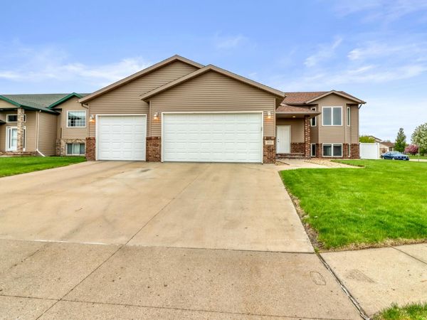 931 35th Avenue W, West Fargo, ND 58078