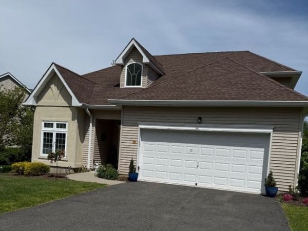 22 Bluffs Ct, Hamburg, NJ 07419