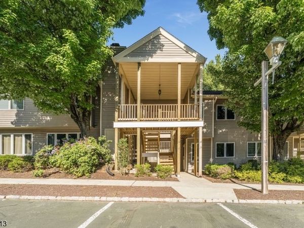 13 Augusta Dr, Clinton, NJ 08801