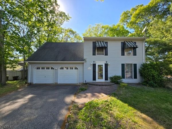 244 Juniper Ln, Lacey, NJ 08731