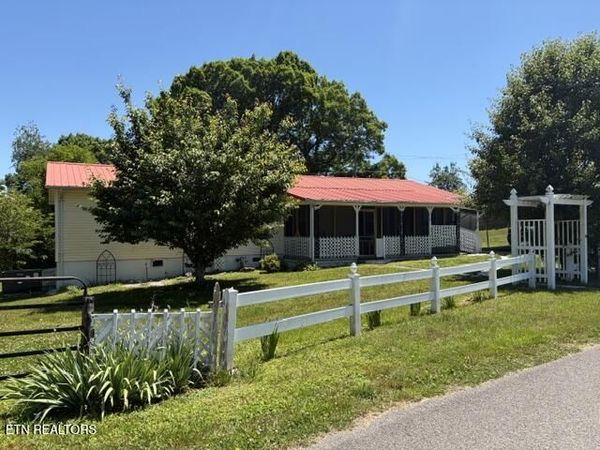 318 Offutt Spur Rd, Rocky Top, TN 37769