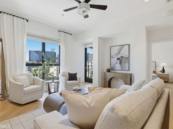 402 S Rockefeller , Unit 406, Irvine, CA 92612