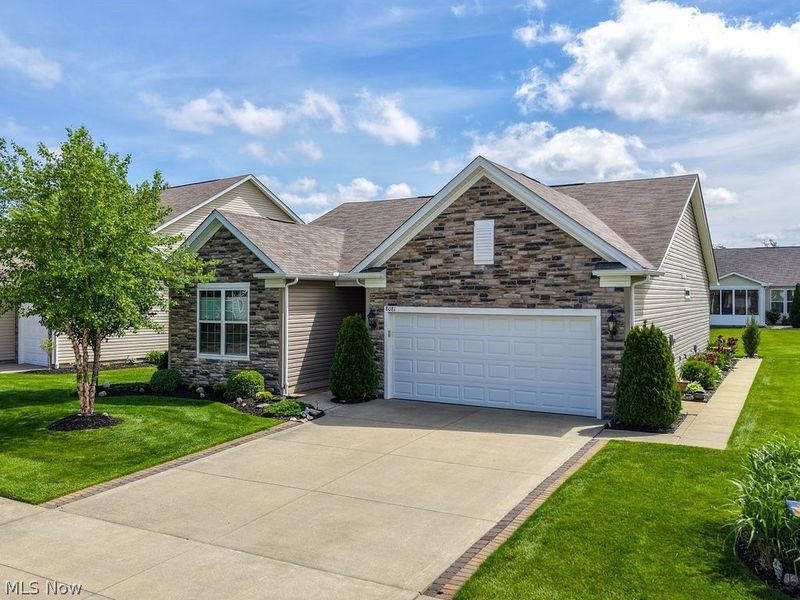 8081 Parkcroft Drive, Mentor, OH 44060 Photo 2