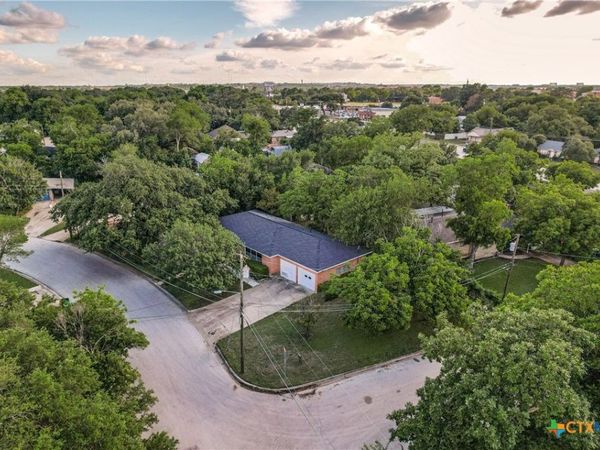 1401 N East Street , Belton, TX 76513