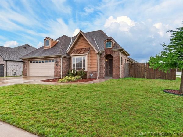 6422 Foxtail Park Drive, Bartlesville, OK 74006