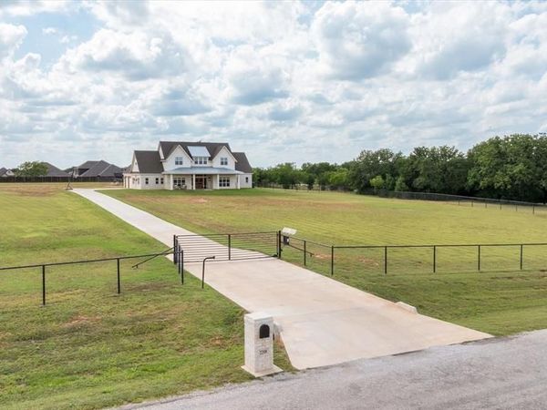 2208 Summerlin Court, Granbury, TX 76048