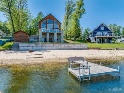 3319 Ogemaw Trail S West Branch, MI 48661