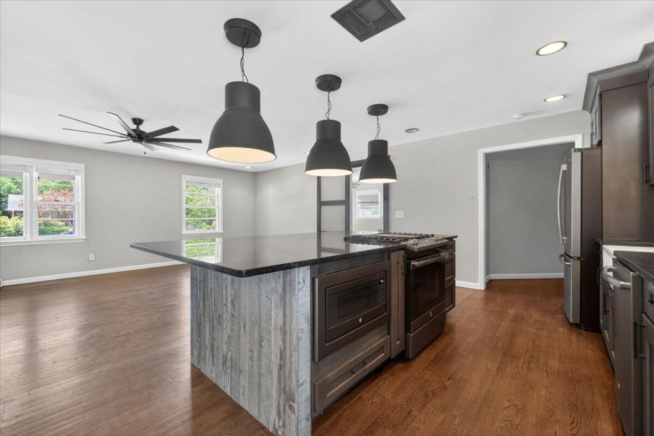 4761 Farmal Street Photo 18