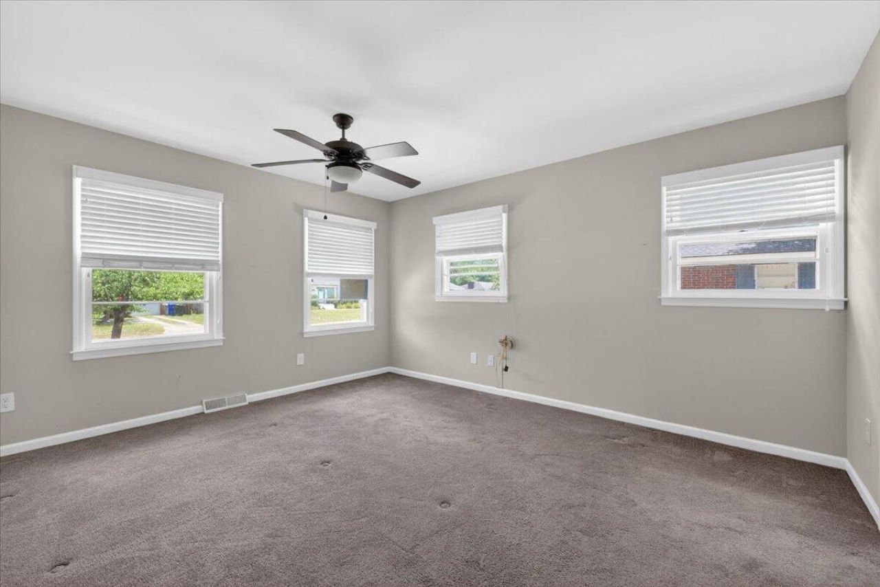 4761 Farmal Street Photo 24