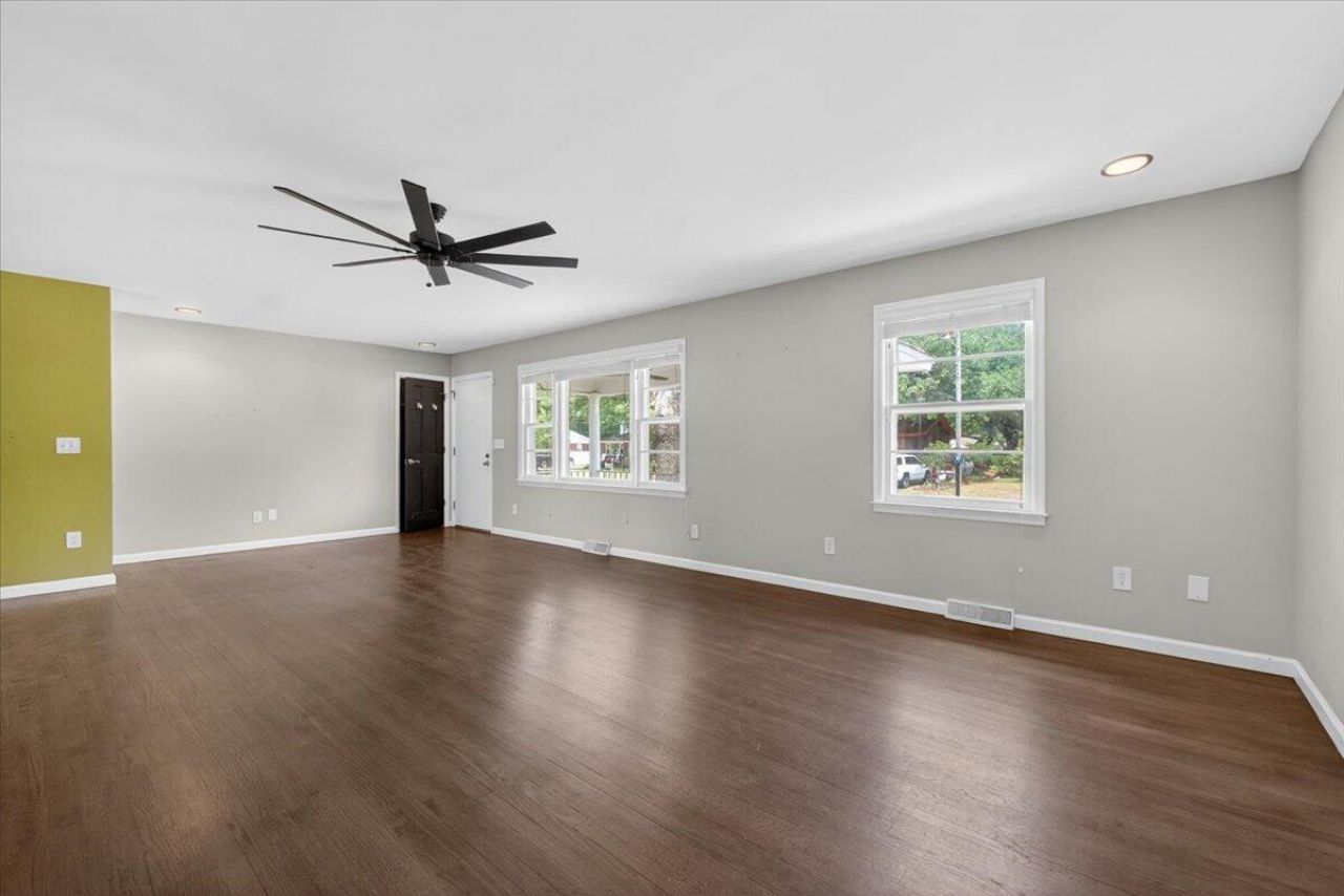 4761 Farmal Street Photo 9