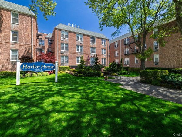 16 Main Street , Unit 3V, East Rockaway, NY 11518