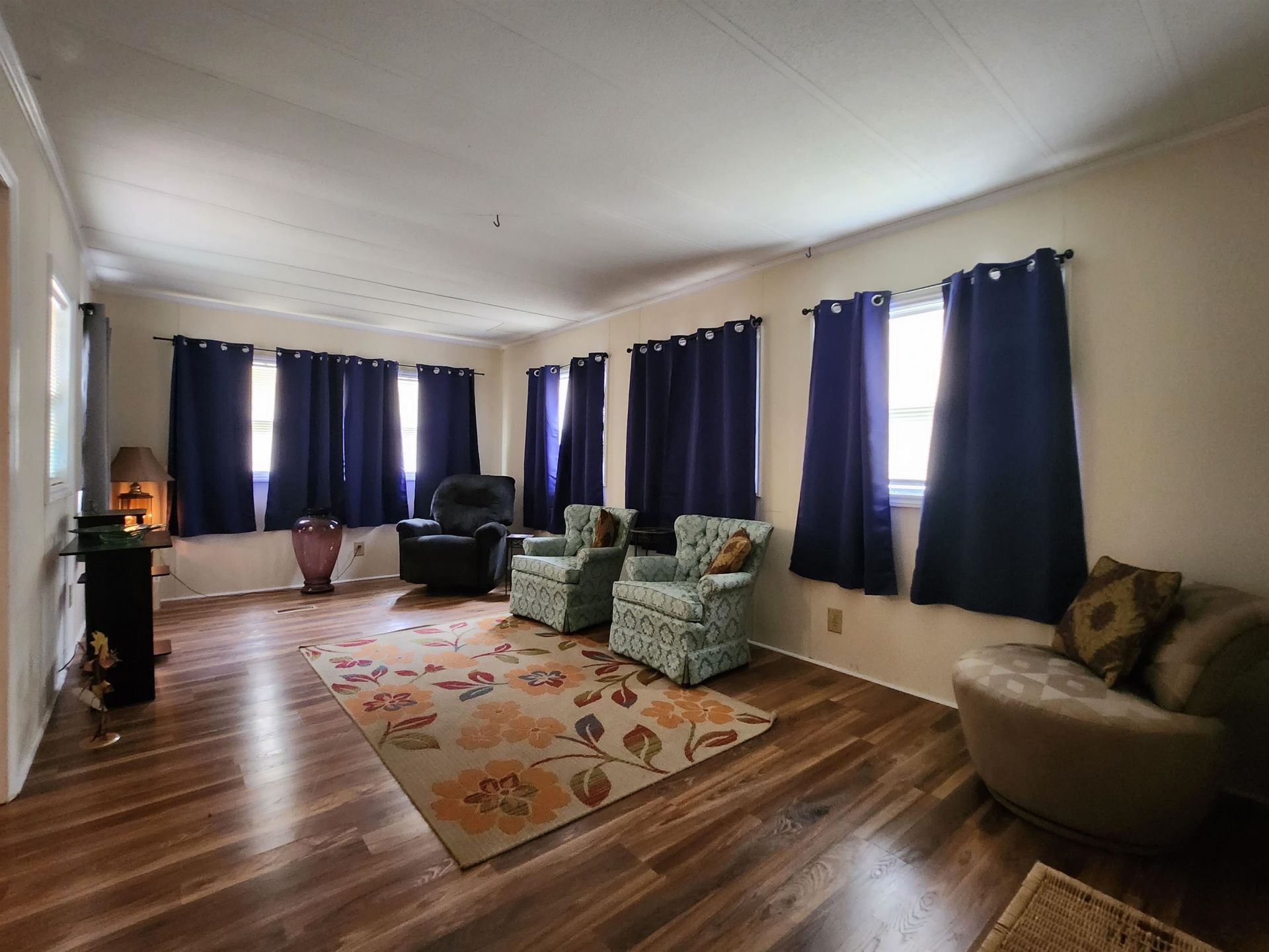 433 E Banks Dr.  Photo 17
