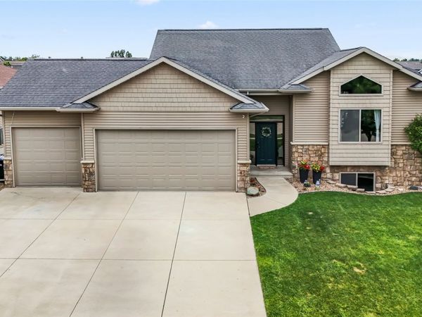 3589 Faulkner Avenue , Marion, IA 52302