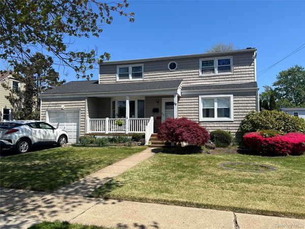 88 Crestwood Boulevard , Farmingdale, NY 11735
