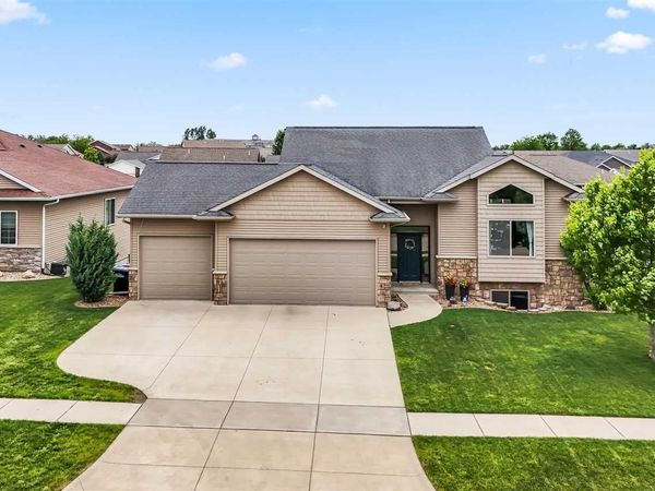 3589 Faulkner Ave, Marion, IA 52302