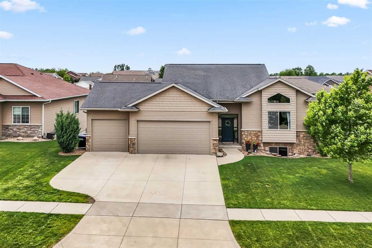 3589 Faulkner Ave, Marion, IA 52302 Main Photo