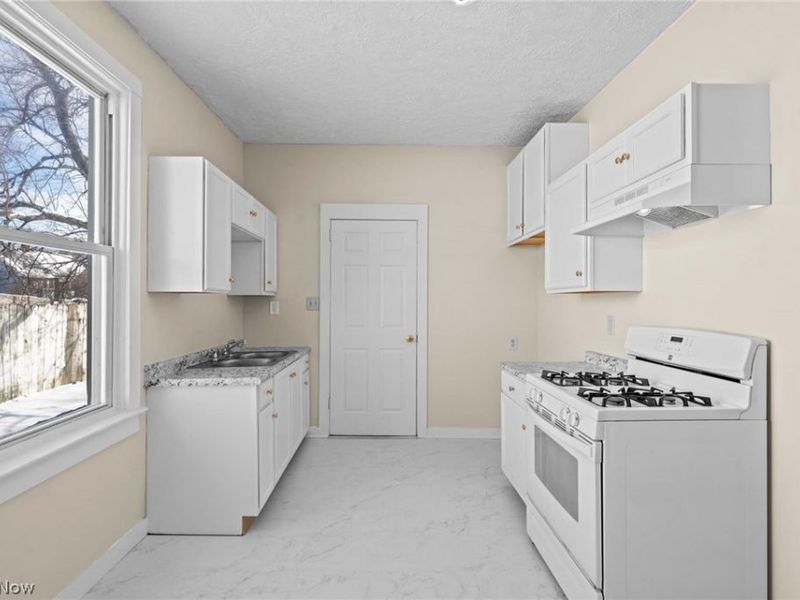 3325 W 98th Street , Cleveland, OH 44102 Photo 15
