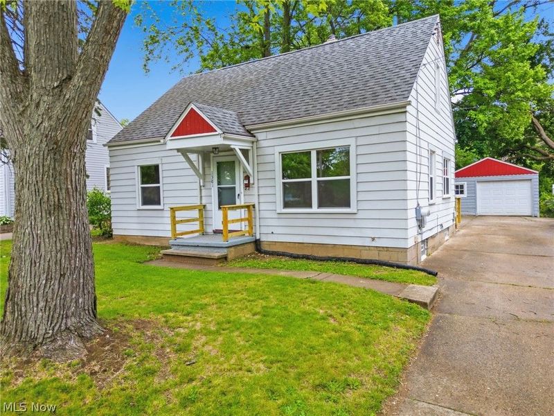 1381 Greenwood Avenue , Akron, OH 44320 Photo 3