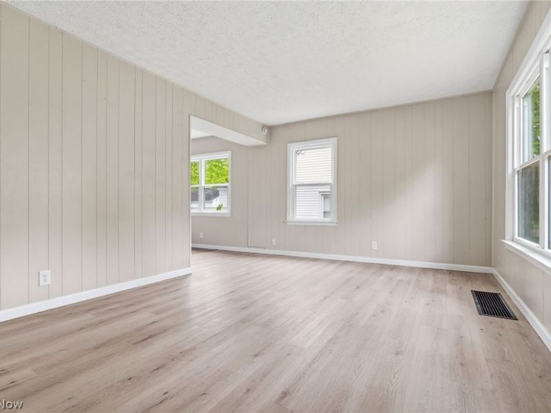 1381 Greenwood Avenue , Akron, OH 44320 Photo 6