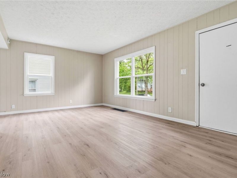 1381 Greenwood Avenue , Akron, OH 44320 Photo 8
