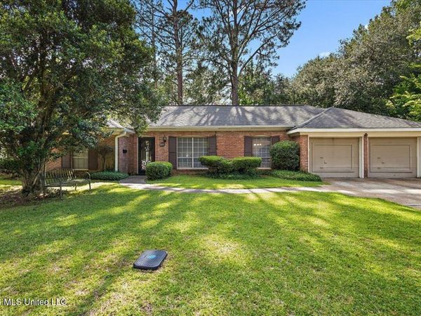 5207 Meadow Oaks Park Drive, Jackson, MS 39211