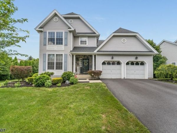 5 Jade Ln, Lopatcong, NJ 08865