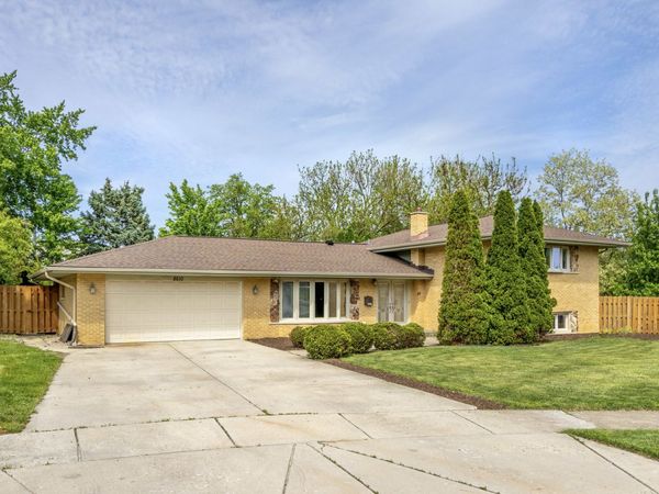 8610 Orchard Drive, Hickory Hills, IL 60457