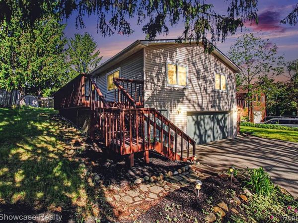 2331 Lakeside Drive, Highland Twp, MI 48356