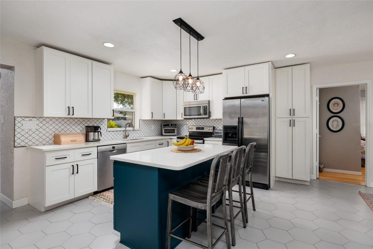 230 43rd Avenue Ne, Saint Petersburg, FL 33703 Photo
