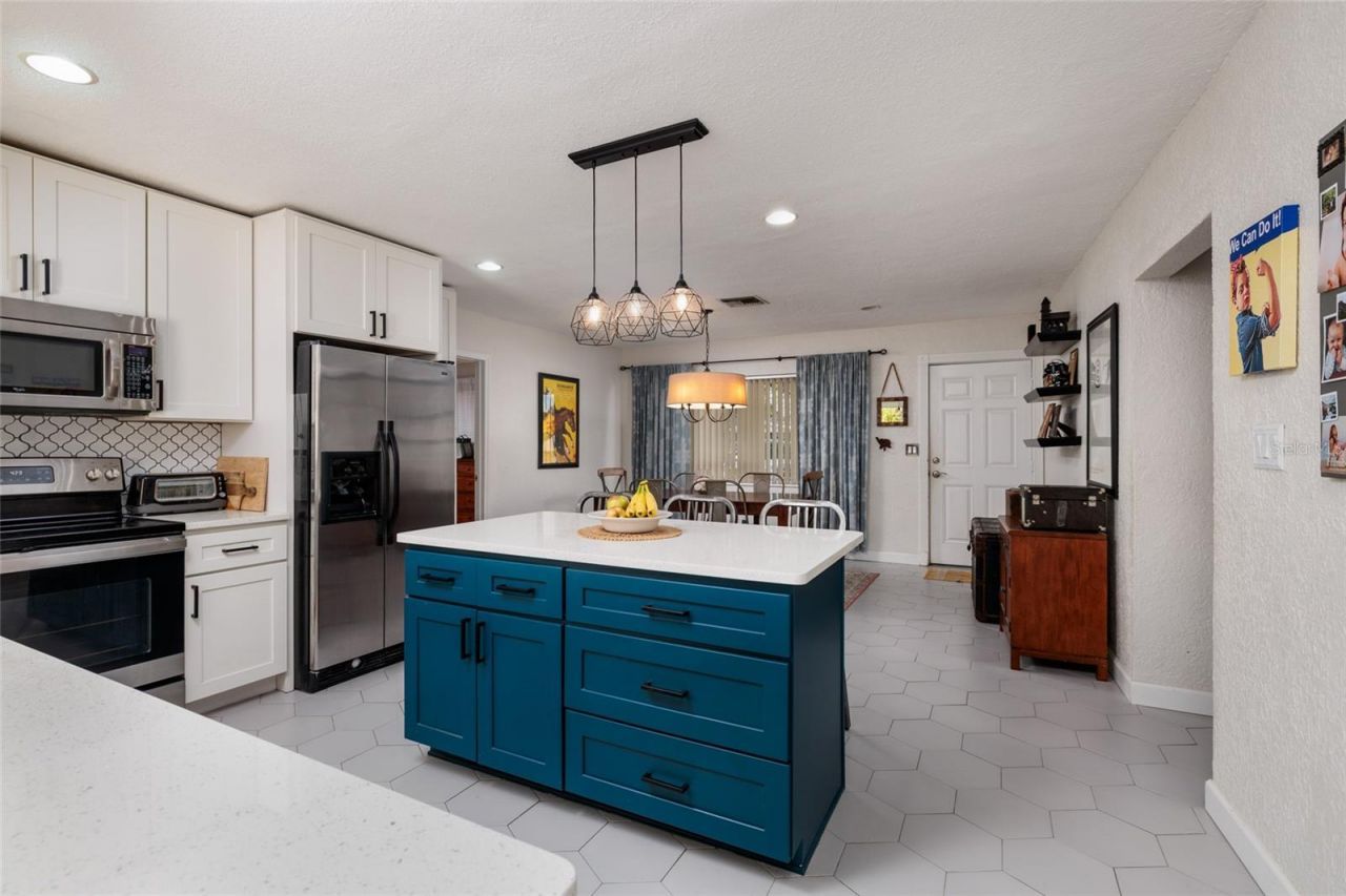 230 43rd Avenue Ne, Saint Petersburg, FL 33703 Photo
