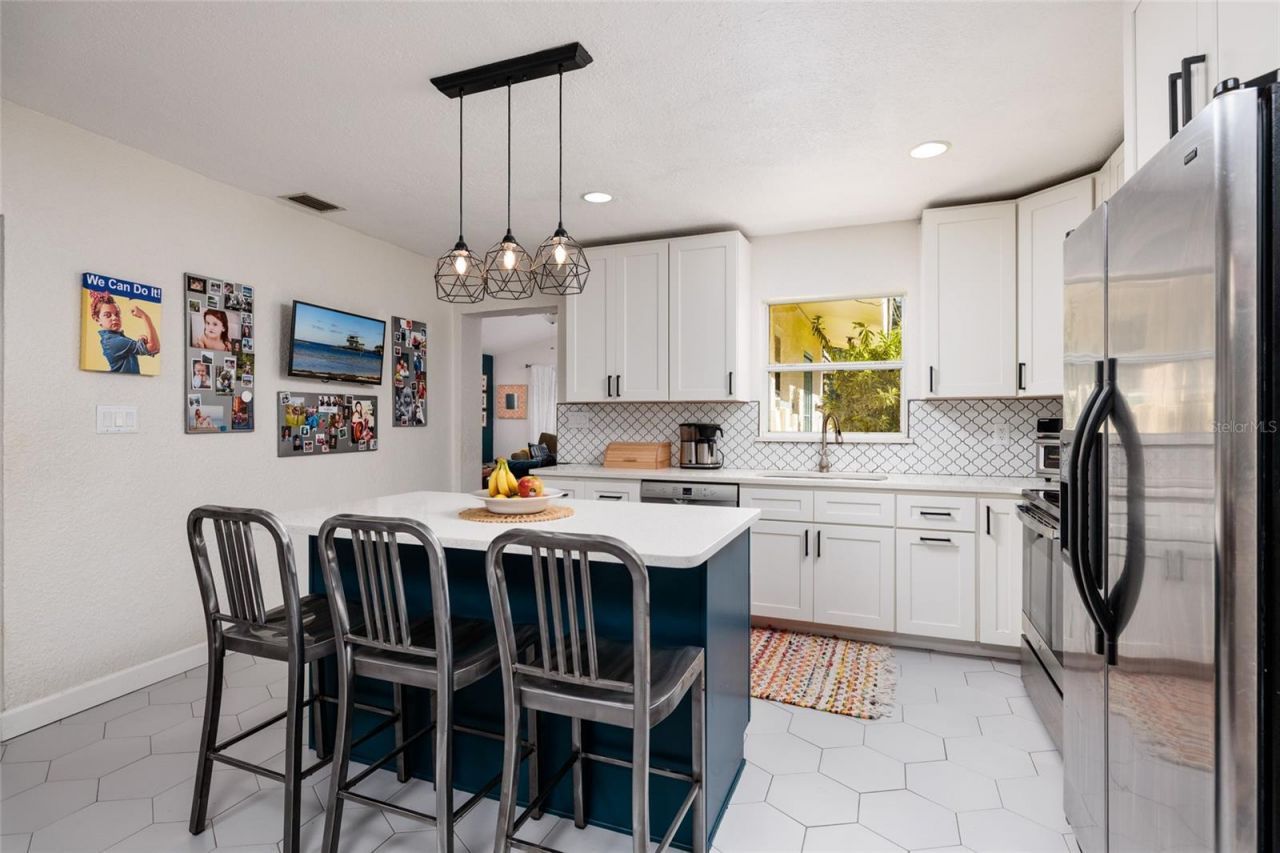 230 43rd Avenue Ne, Saint Petersburg, FL 33703 Photo