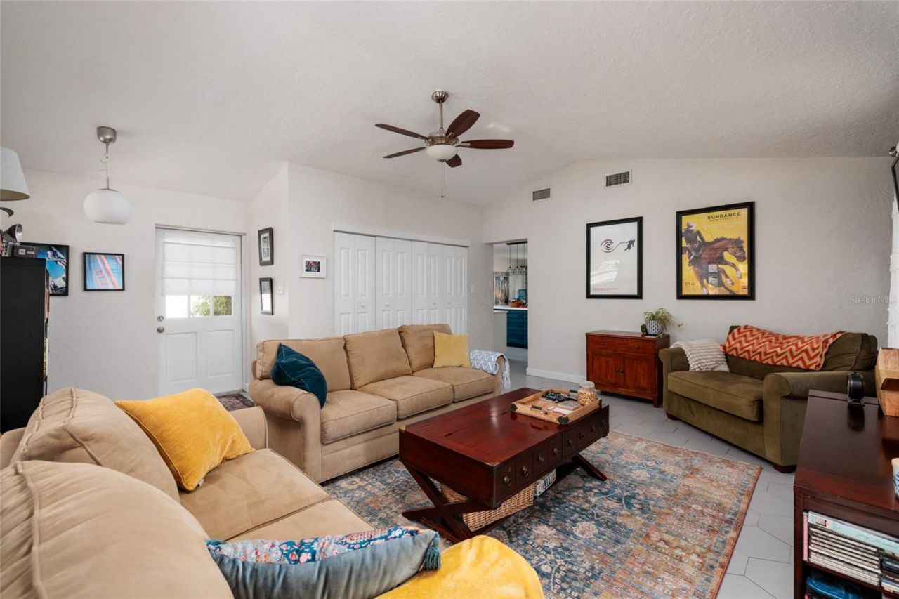 230 43rd Avenue Ne, Saint Petersburg, FL 33703 Photo