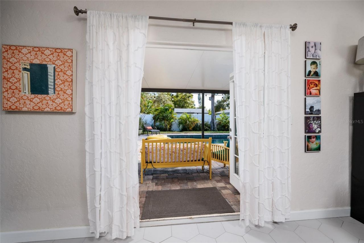 230 43rd Avenue Ne, Saint Petersburg, FL 33703 Photo