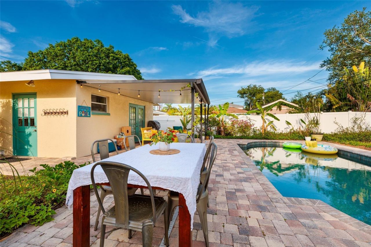 230 43rd Avenue Ne, Saint Petersburg, FL 33703 Photo