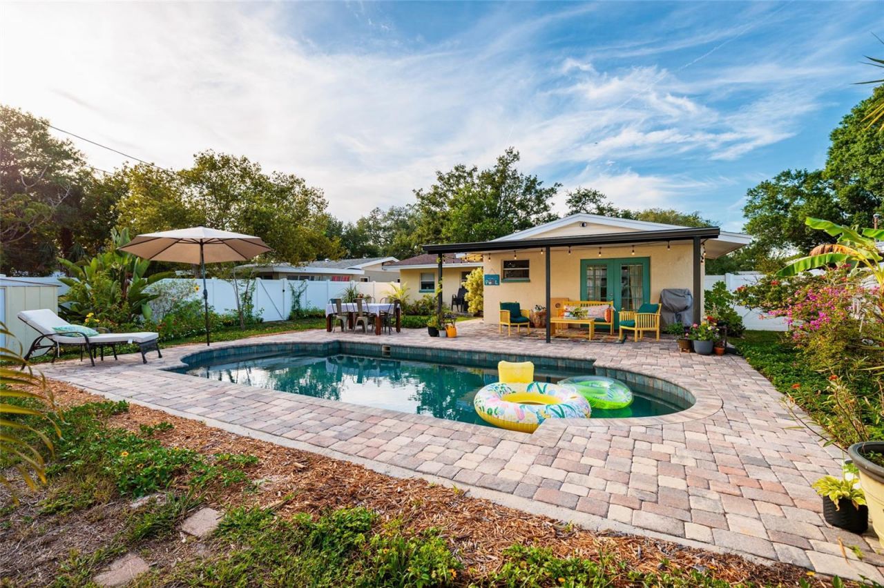 230 43rd Avenue Ne, Saint Petersburg, FL 33703 Photo