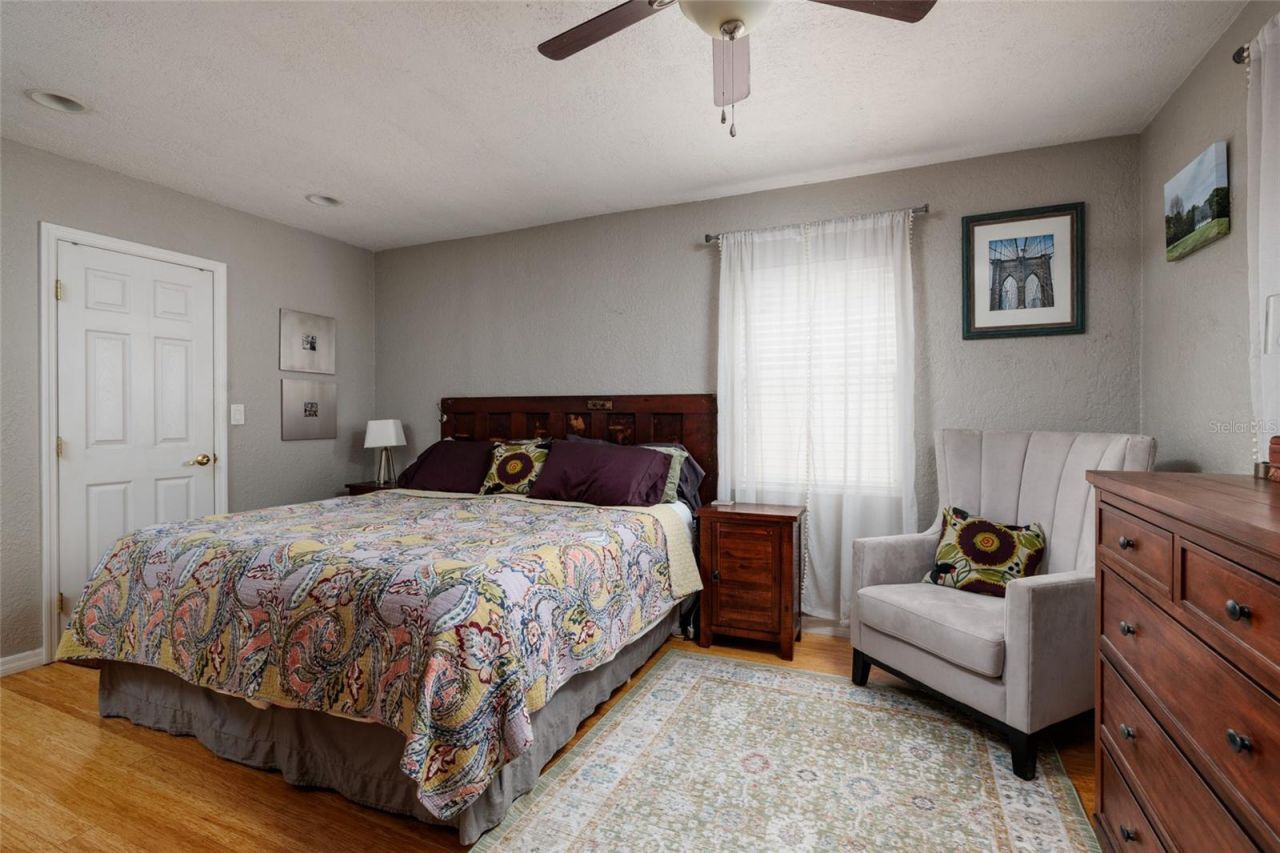 230 43rd Avenue Ne, Saint Petersburg, FL 33703 Photo