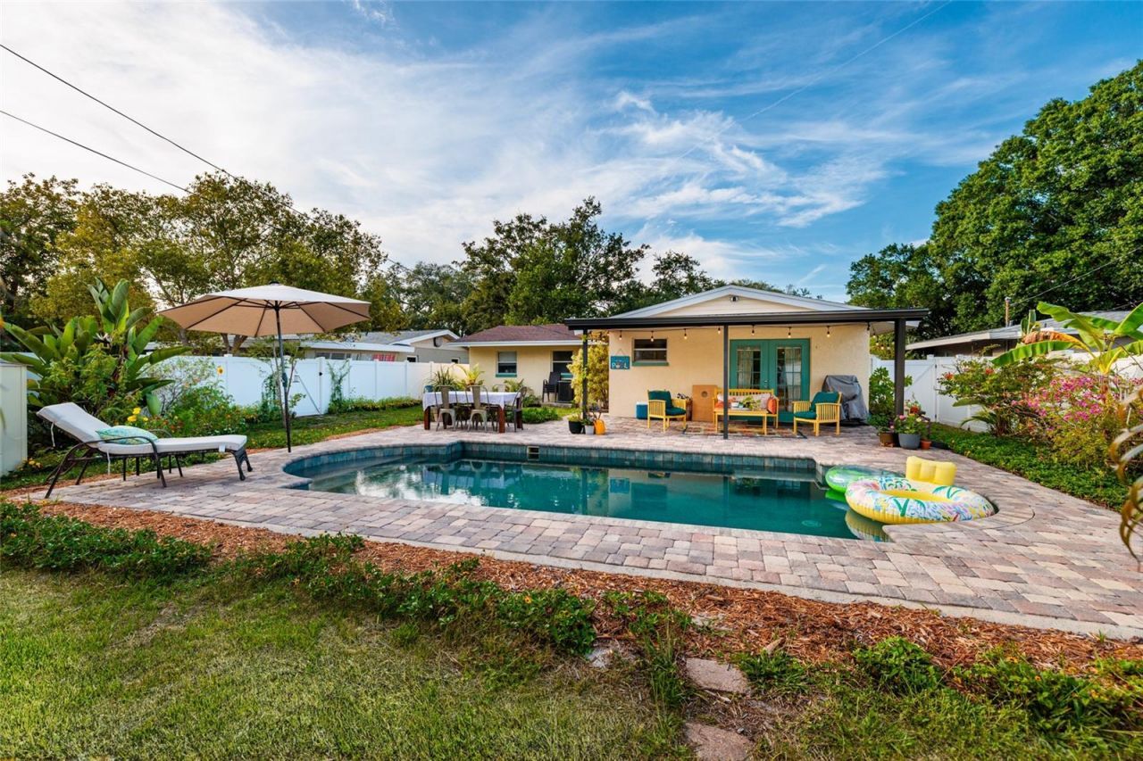 230 43rd Avenue Ne, Saint Petersburg, FL 33703 Photo