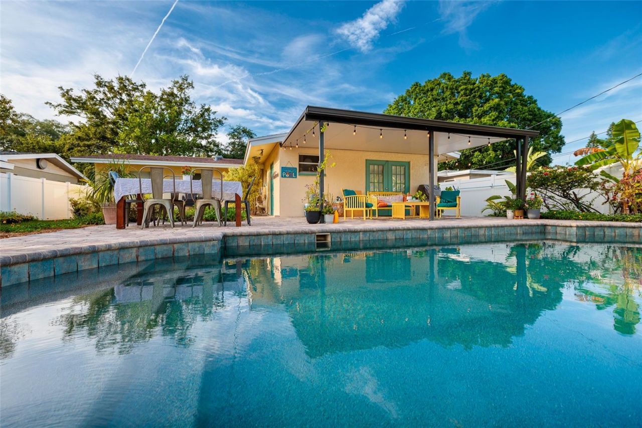 230 43rd Avenue Ne, Saint Petersburg, FL 33703 Photo