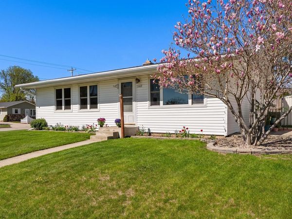 1422 S 35th STREET, Manitowoc, WI 54220