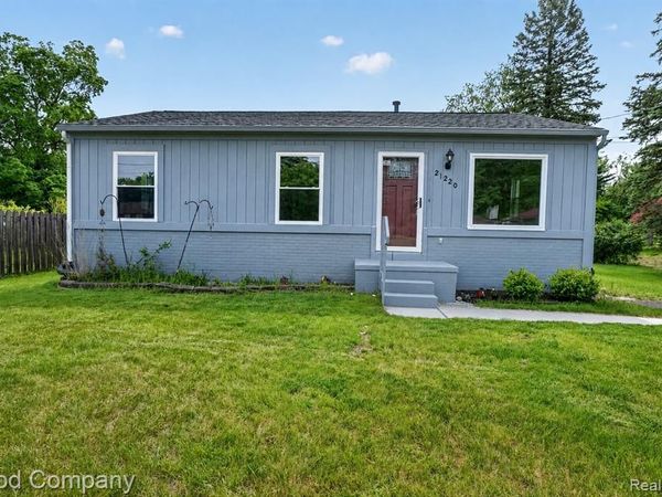 21220 Van Buren Street, Southfield, MI 48033