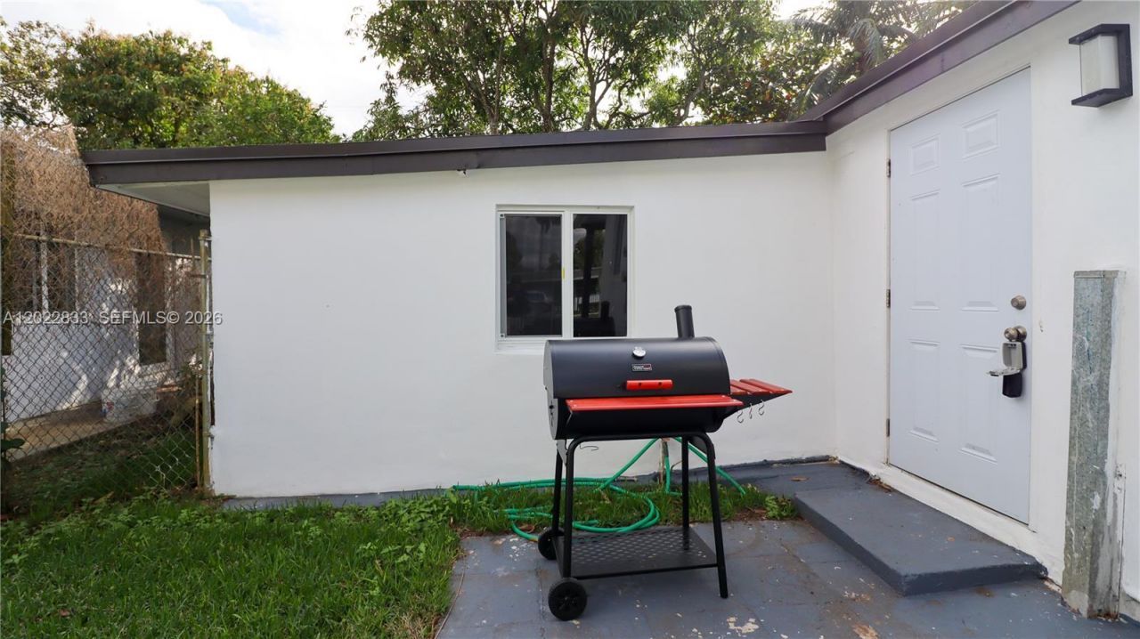 330 NW 82nd Ter , Miami, FL 33150 Photo