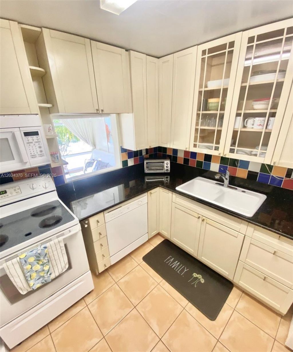 210 172nd St , Unit 226, Sunny Isles Beach, FL 33160 Photo
