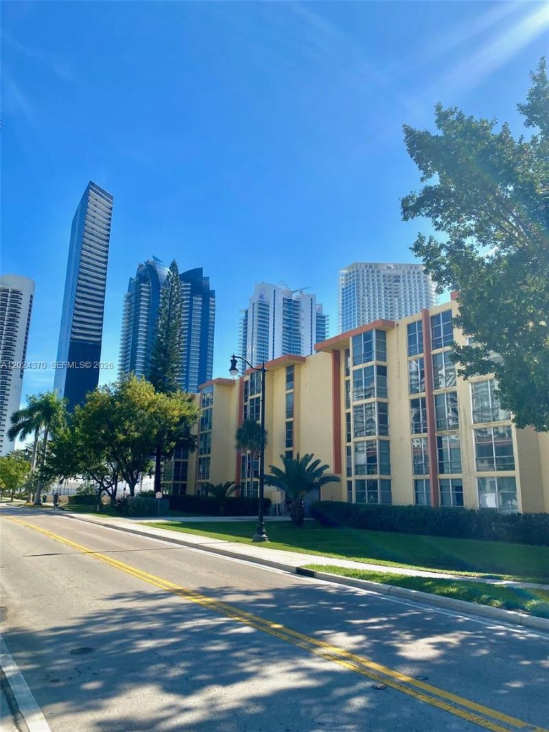 210 172nd St , Unit 226, Sunny Isles Beach, FL 33160 Photo
