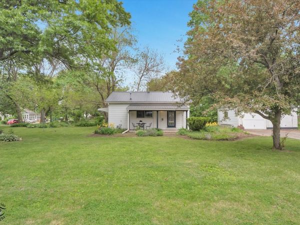 32 Cross Street , Bristol, IL 60512