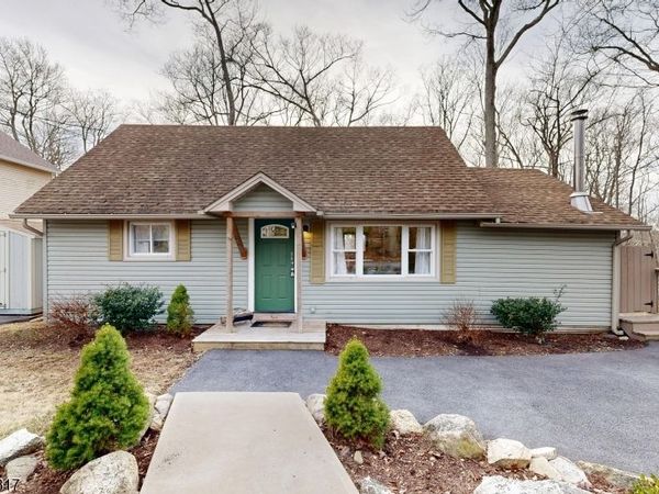 319 Midway Dr, Vernon, NJ 07422