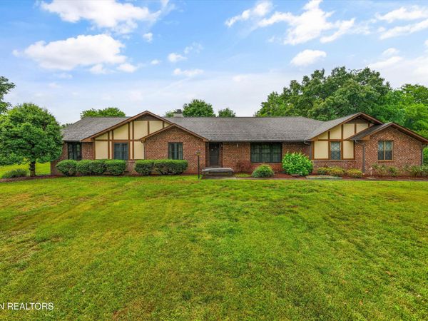 944 S Briarcliff Circle, Maryville, TN 37803