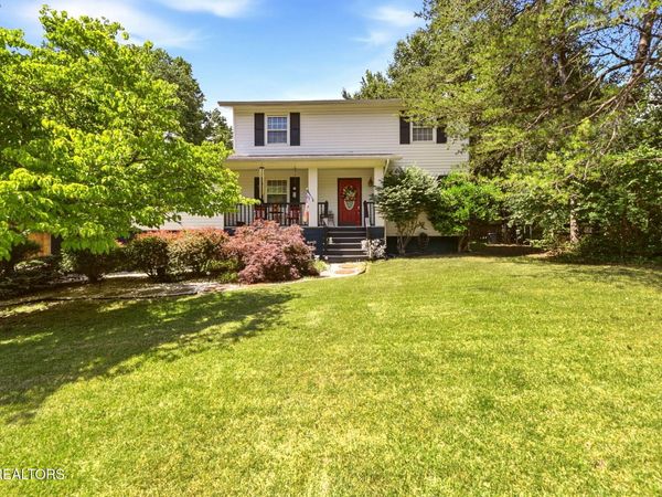 10117 Oak Creek Lane Lane, Knoxville, TN 37932