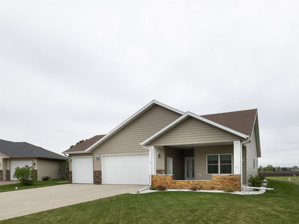647 43 1/2 Avenue S, Moorhead, MN 56560
