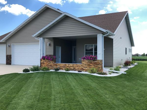 647 43 1/2 Avenue S, Moorhead, MN 56560
