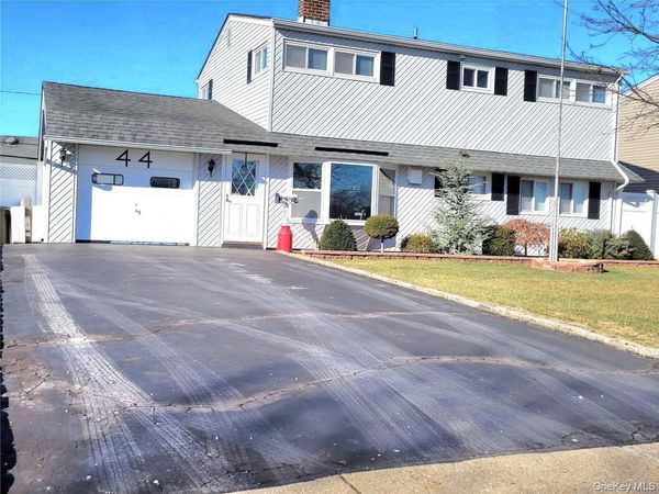 44 Return Lane , Levittown, NY 11756